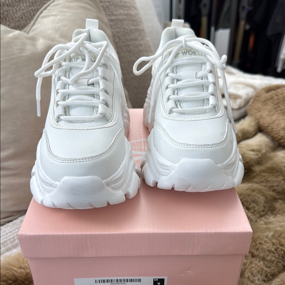 Women's White platform sneaker
